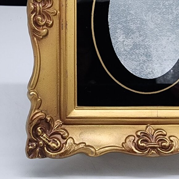 Vintage Ornate Plastic Picture Frame With Oval Reverse Painted Glass USA 3.5x4.5 - Picture 6 of 12